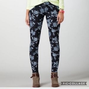 American Eagle floral print jegging